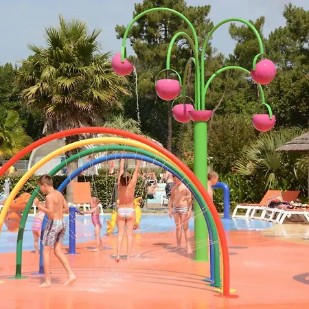 Campsite Mobil Bord D'eau 4 Etoiles Les Viviers